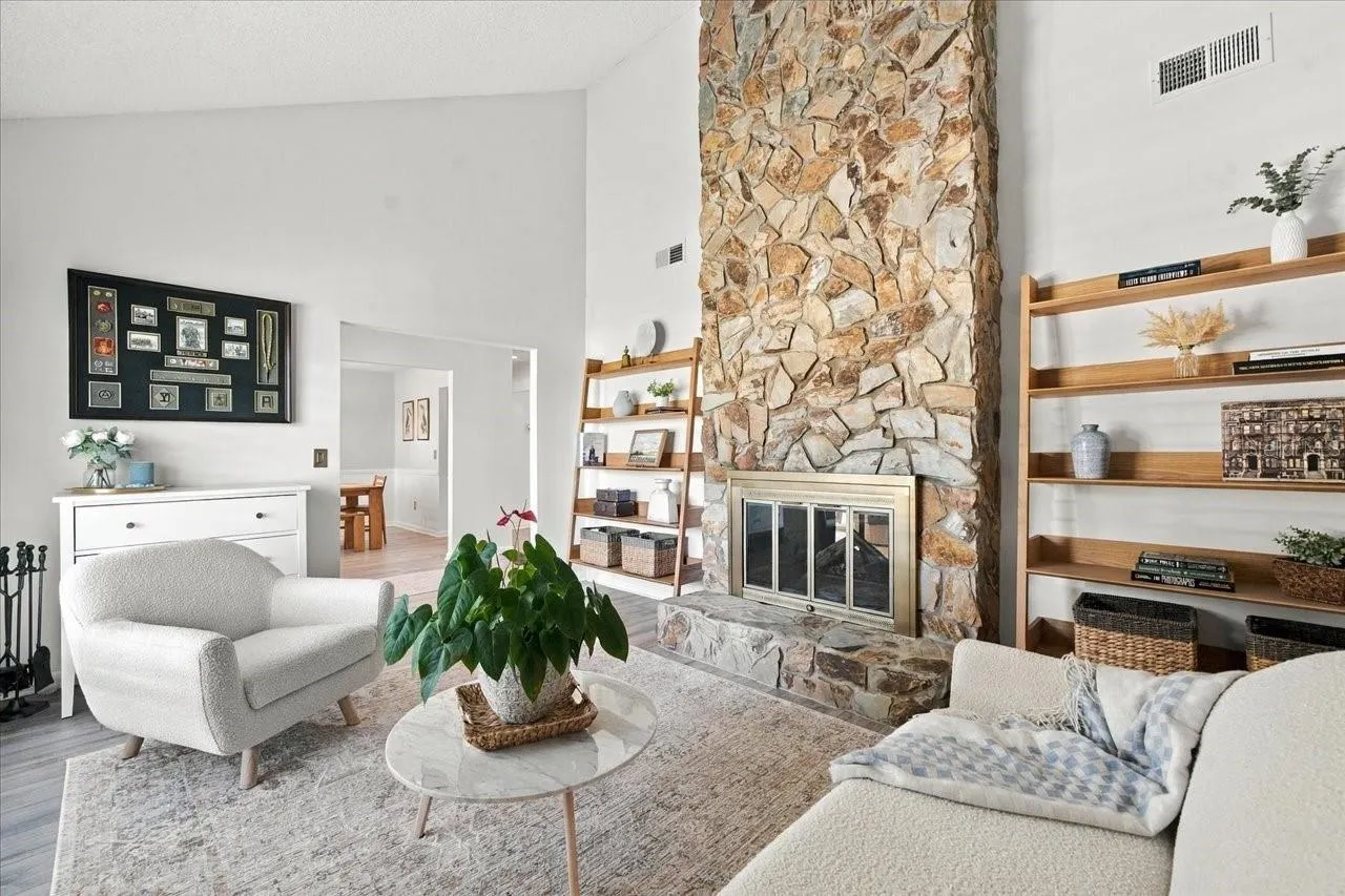 13810 LAKE VILLAGE PL
