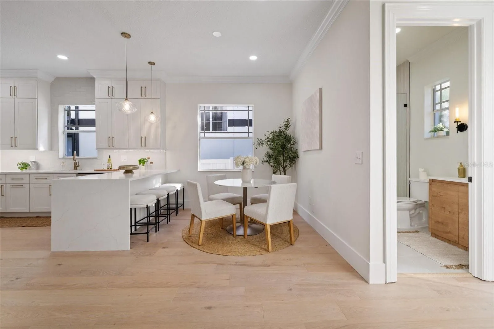2722 N MYRTLE AVE