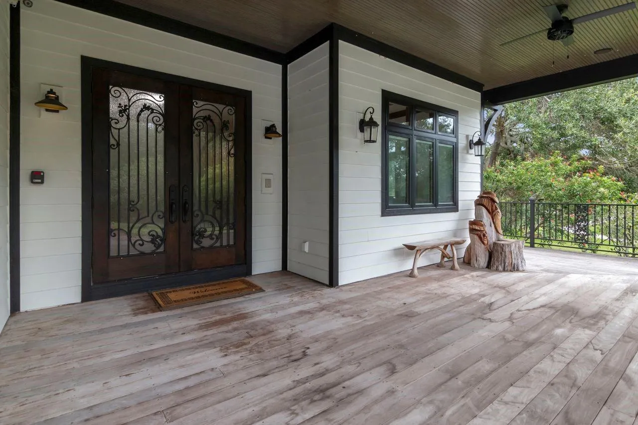 109 OLD OAK LN