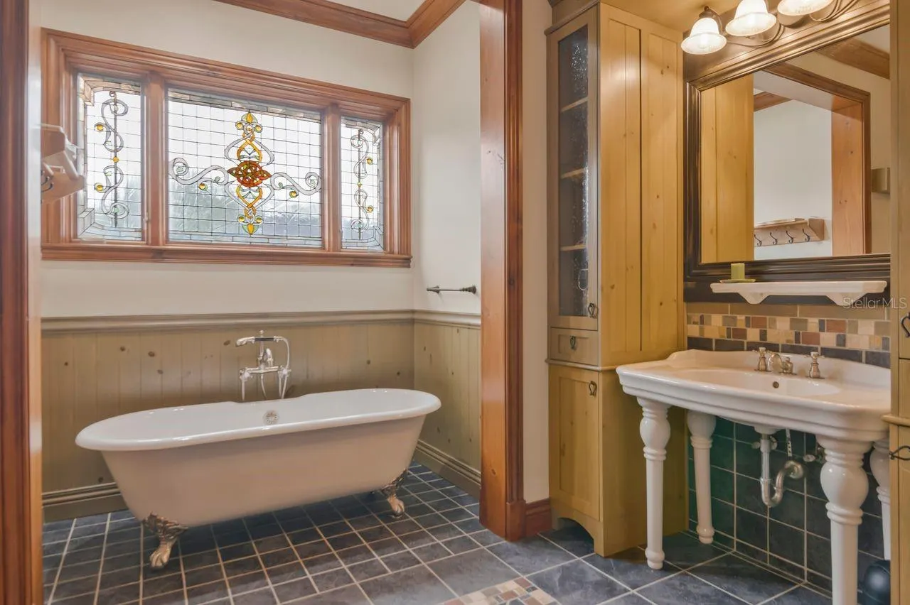 109 OLD OAK LN