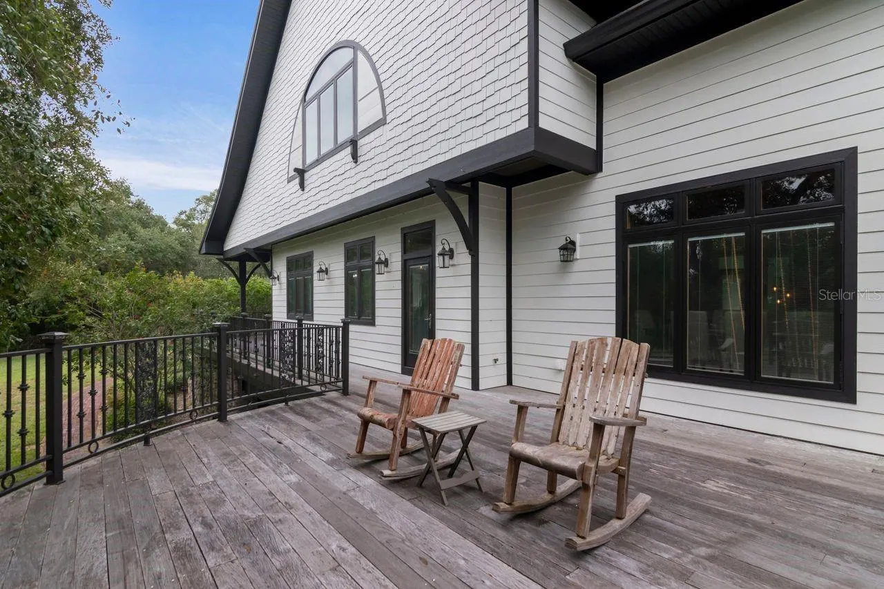 109 OLD OAK LN