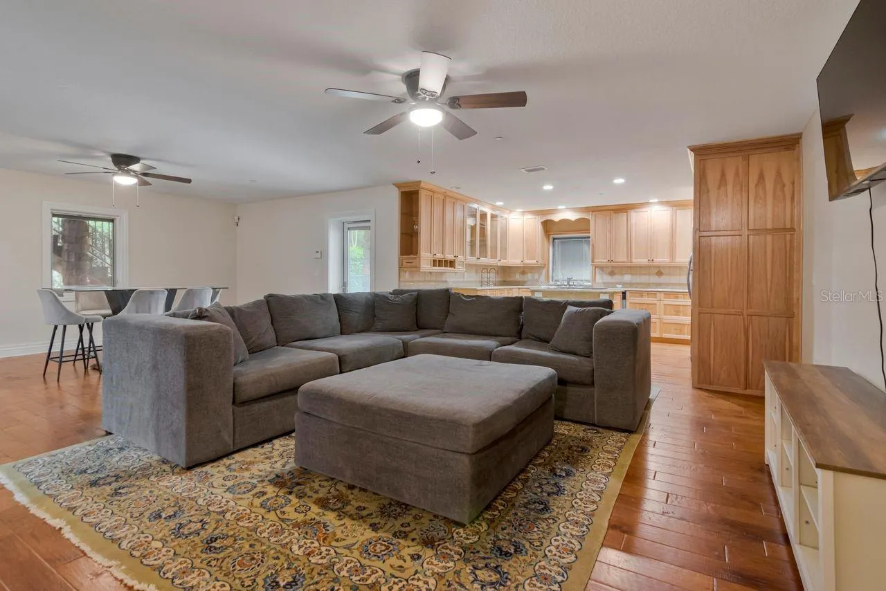 109 OLD OAK LN