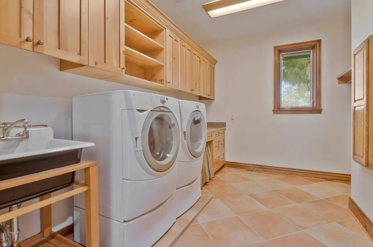 109 OLD OAK LN