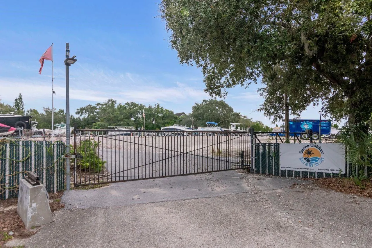 109 OLD OAK LN