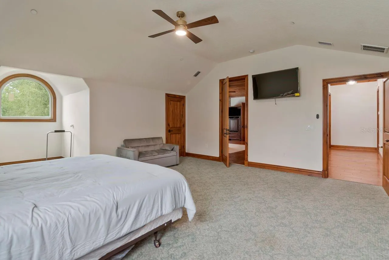 109 OLD OAK LN