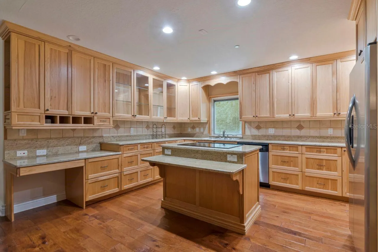 109 OLD OAK LN