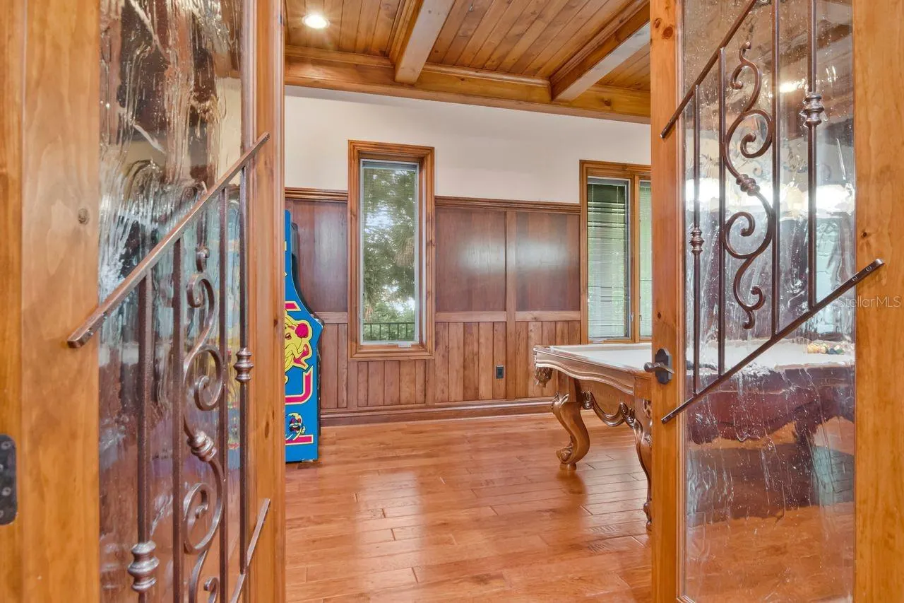 109 OLD OAK LN