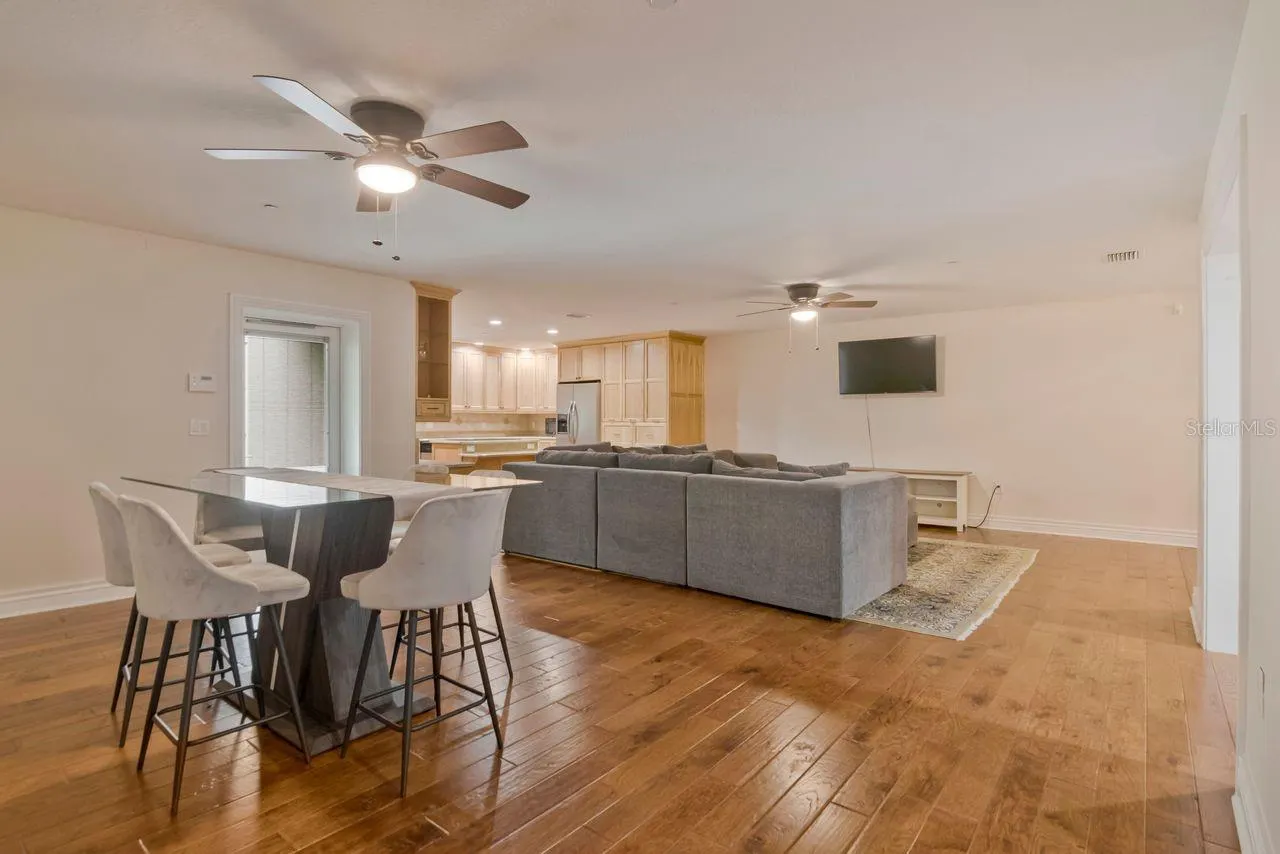 109 OLD OAK LN