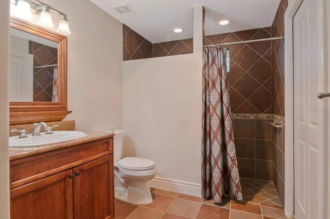 109 OLD OAK LN