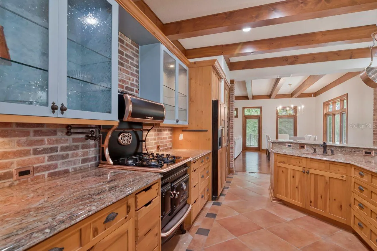 109 OLD OAK LN