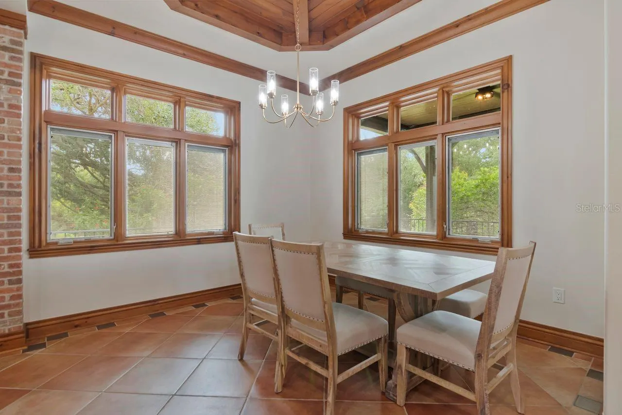 109 OLD OAK LN