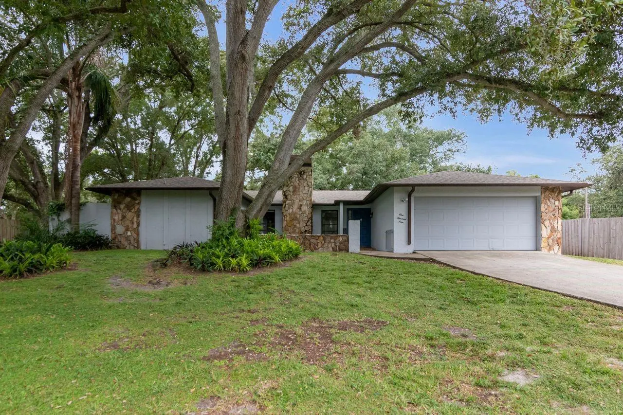 109 OLD OAK LN