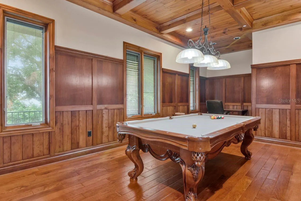 109 OLD OAK LN