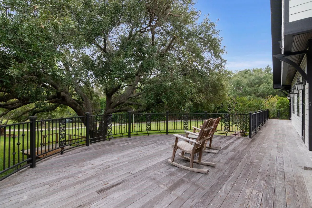 109 OLD OAK LN