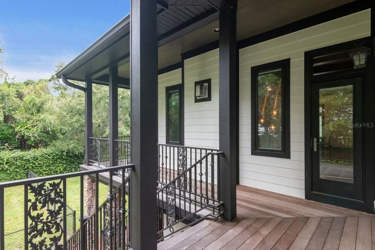 109 OLD OAK LN
