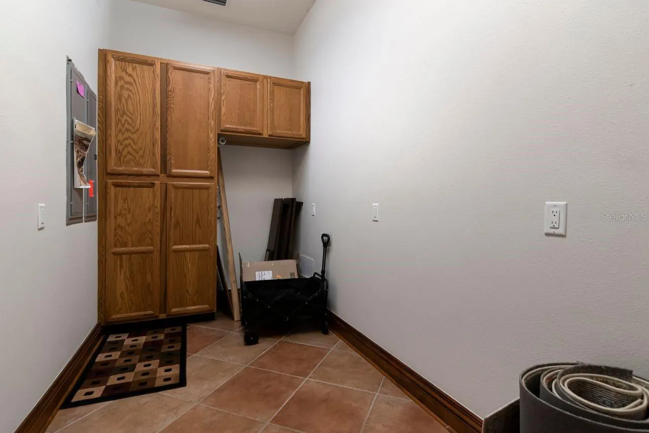 109 OLD OAK LN