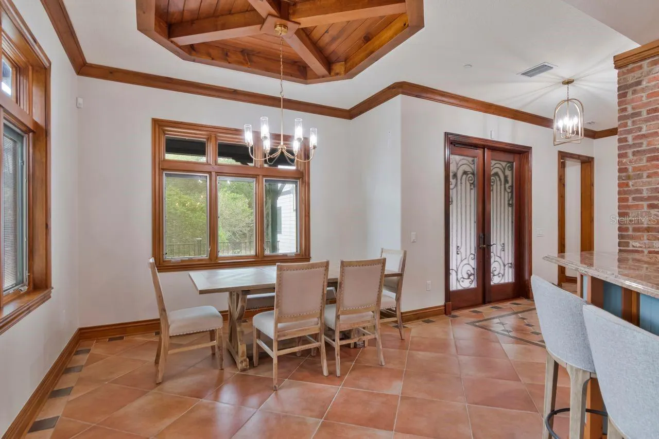 109 OLD OAK LN