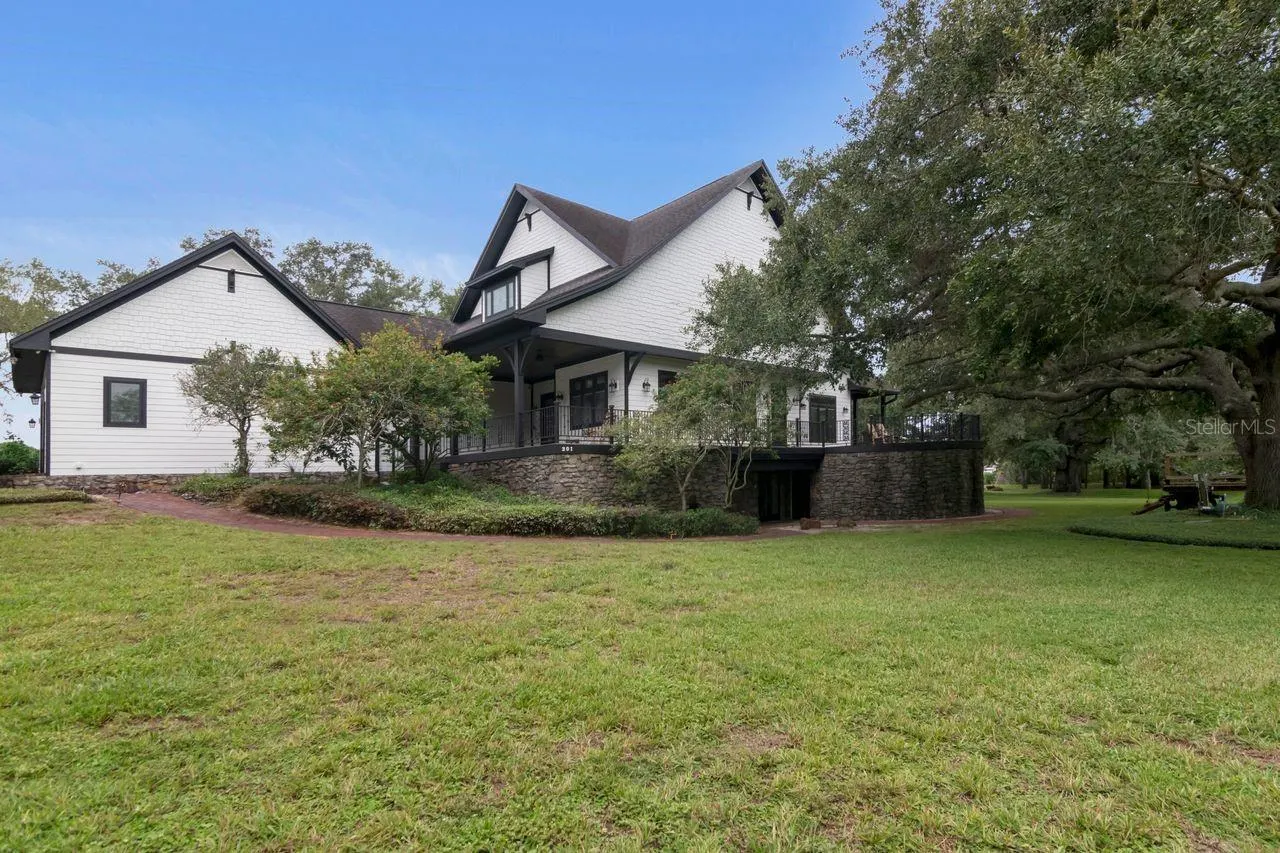 109 OLD OAK LN
