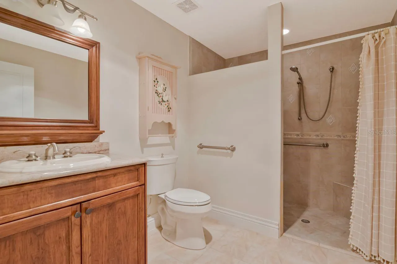 109 OLD OAK LN