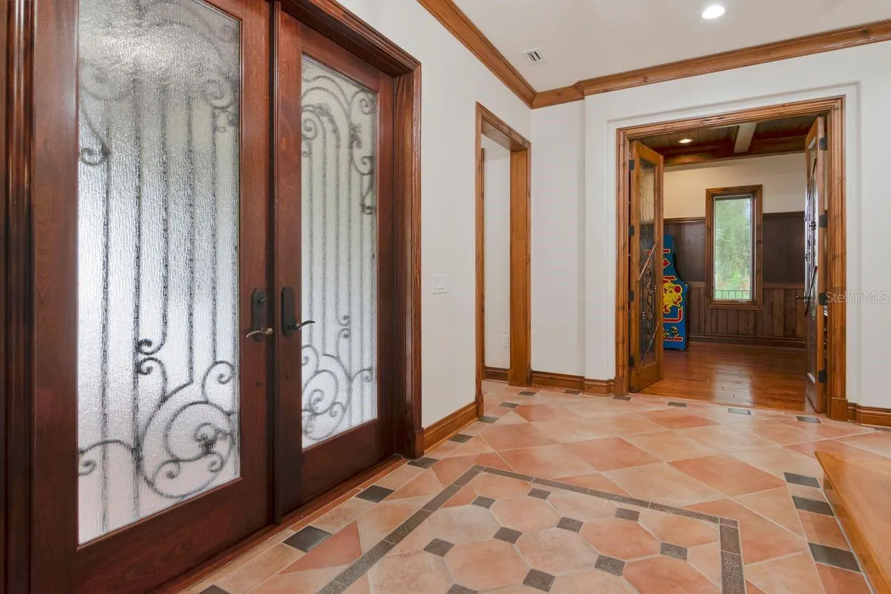 109 OLD OAK LN