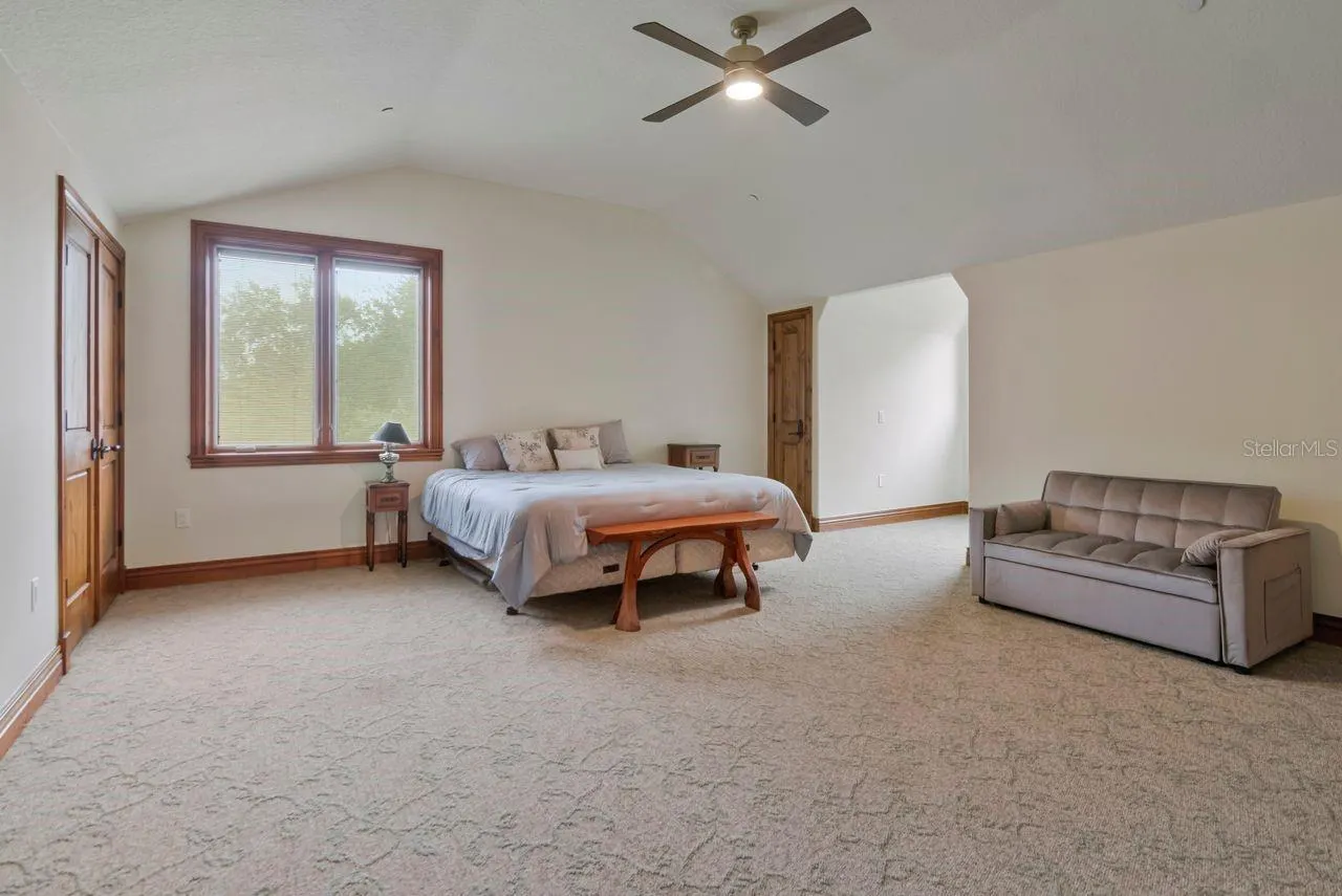 109 OLD OAK LN