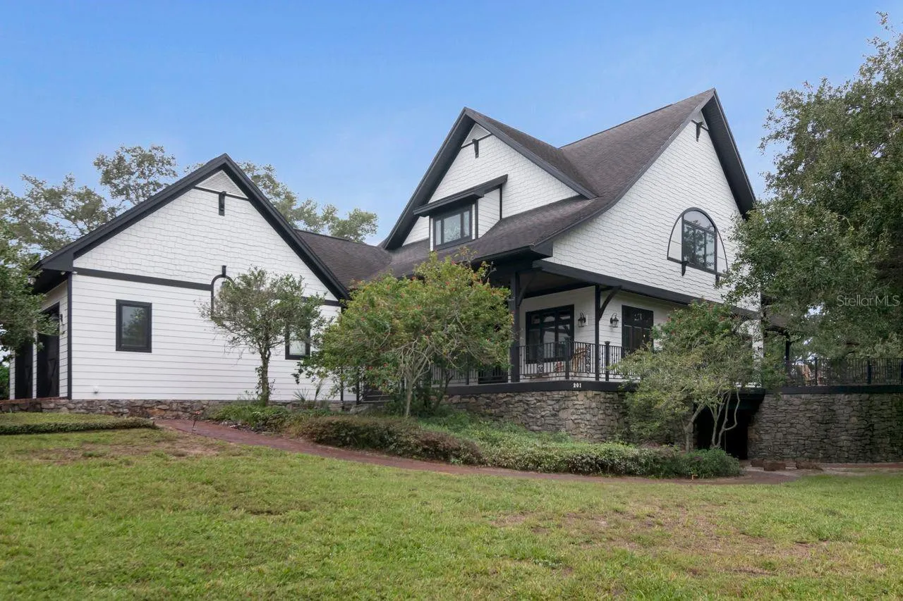 109 OLD OAK LN