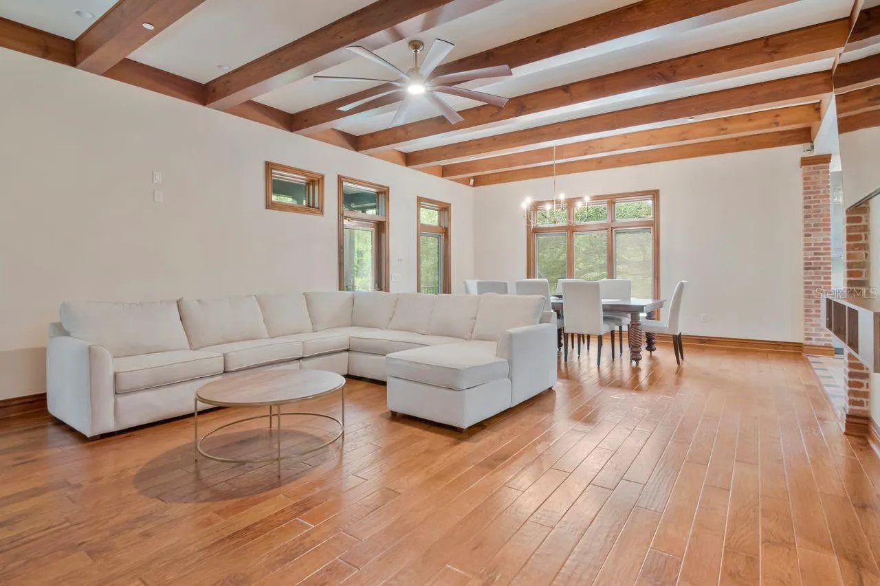 109 OLD OAK LN
