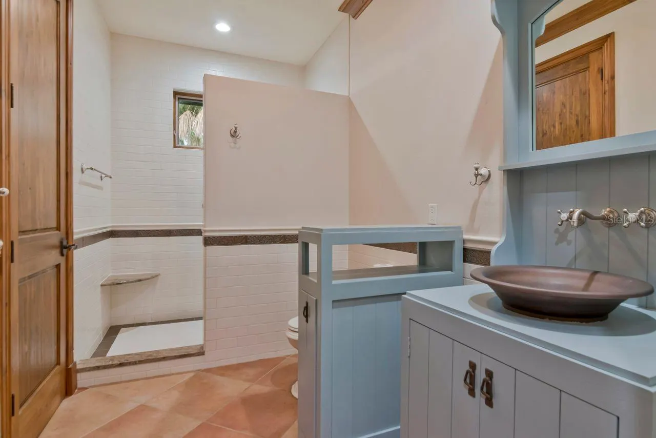 109 OLD OAK LN