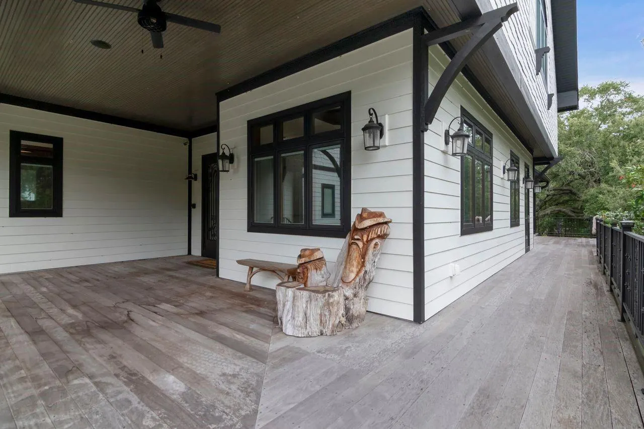 109 OLD OAK LN
