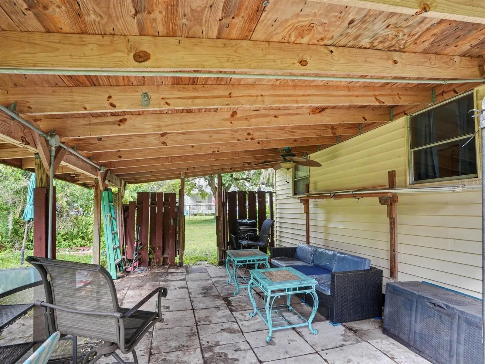 3015 STRAWBERRY LN