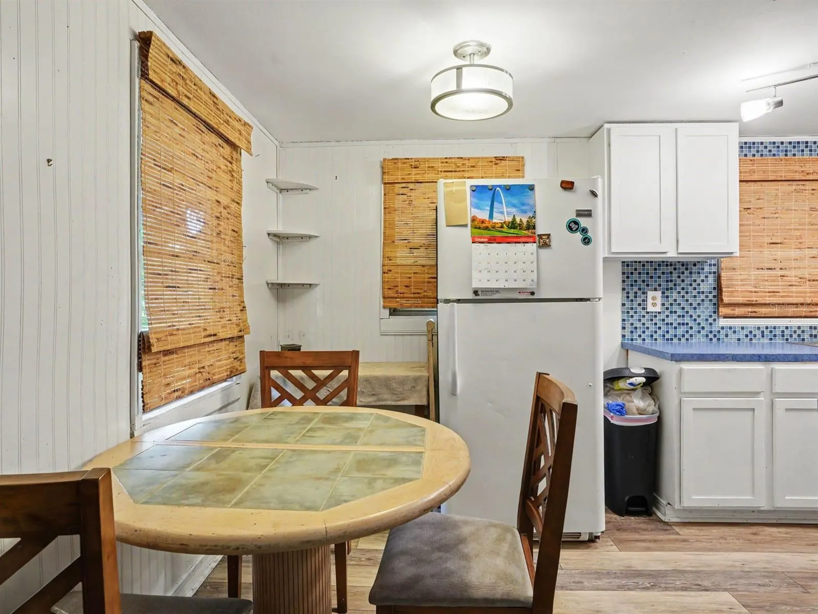 3015 STRAWBERRY LN