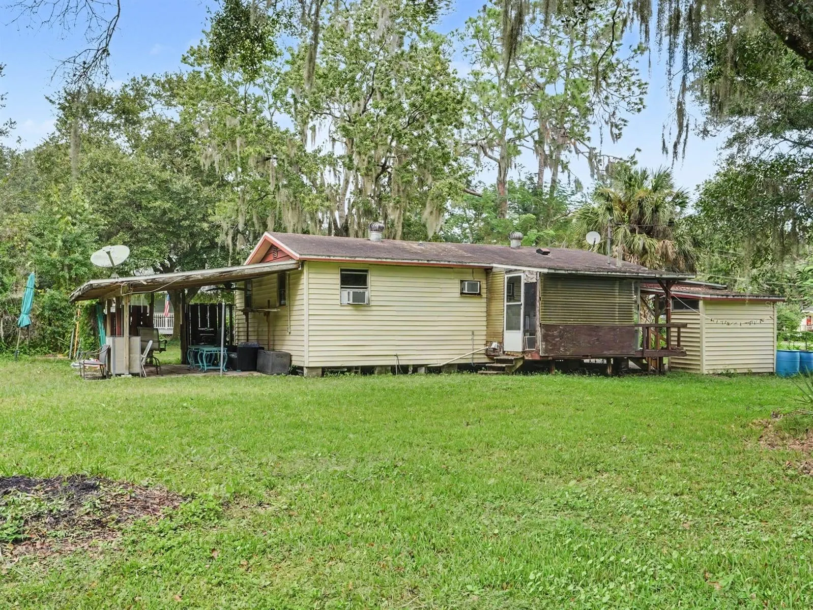 3015 STRAWBERRY LN