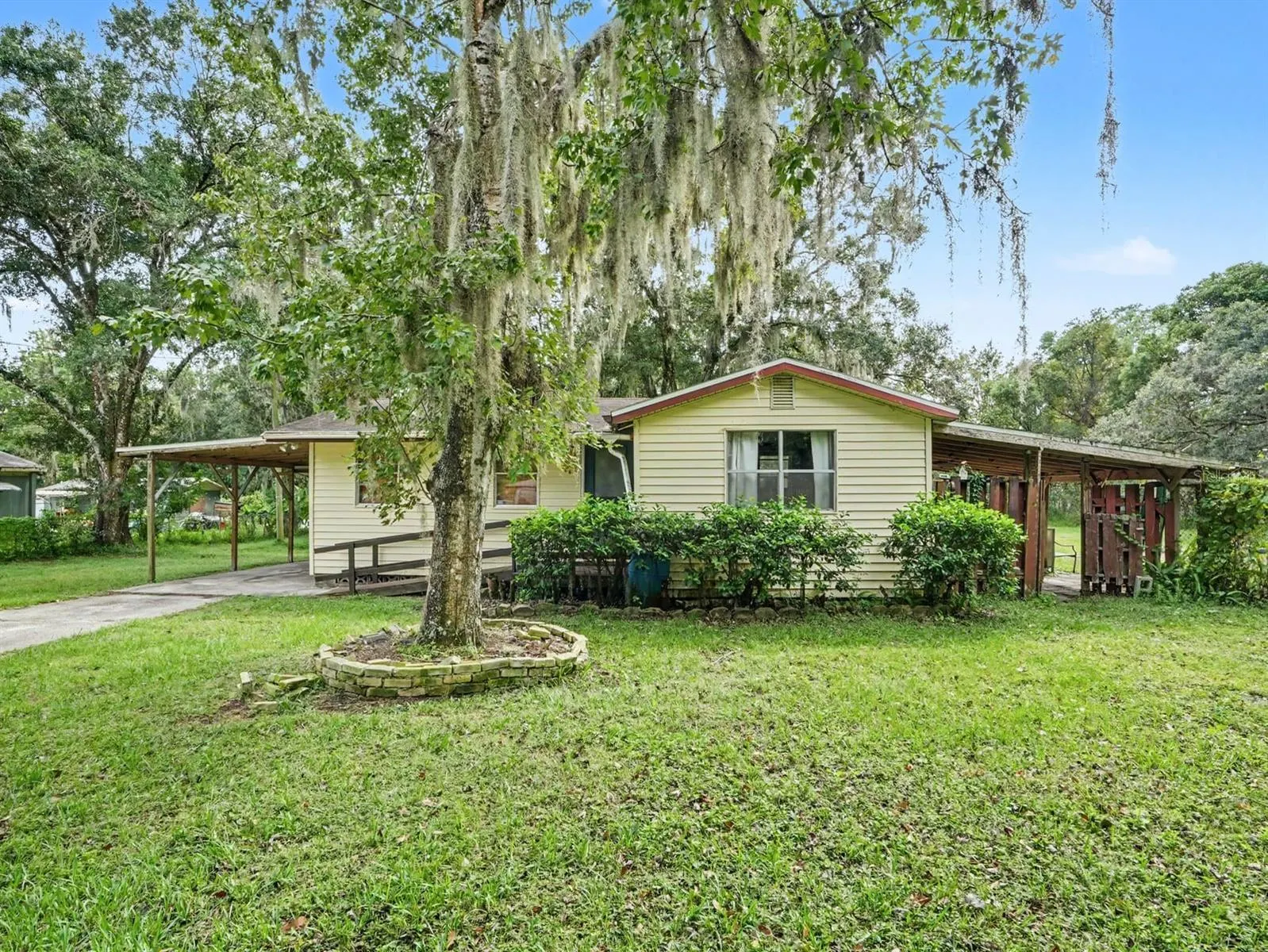 3015 STRAWBERRY LN