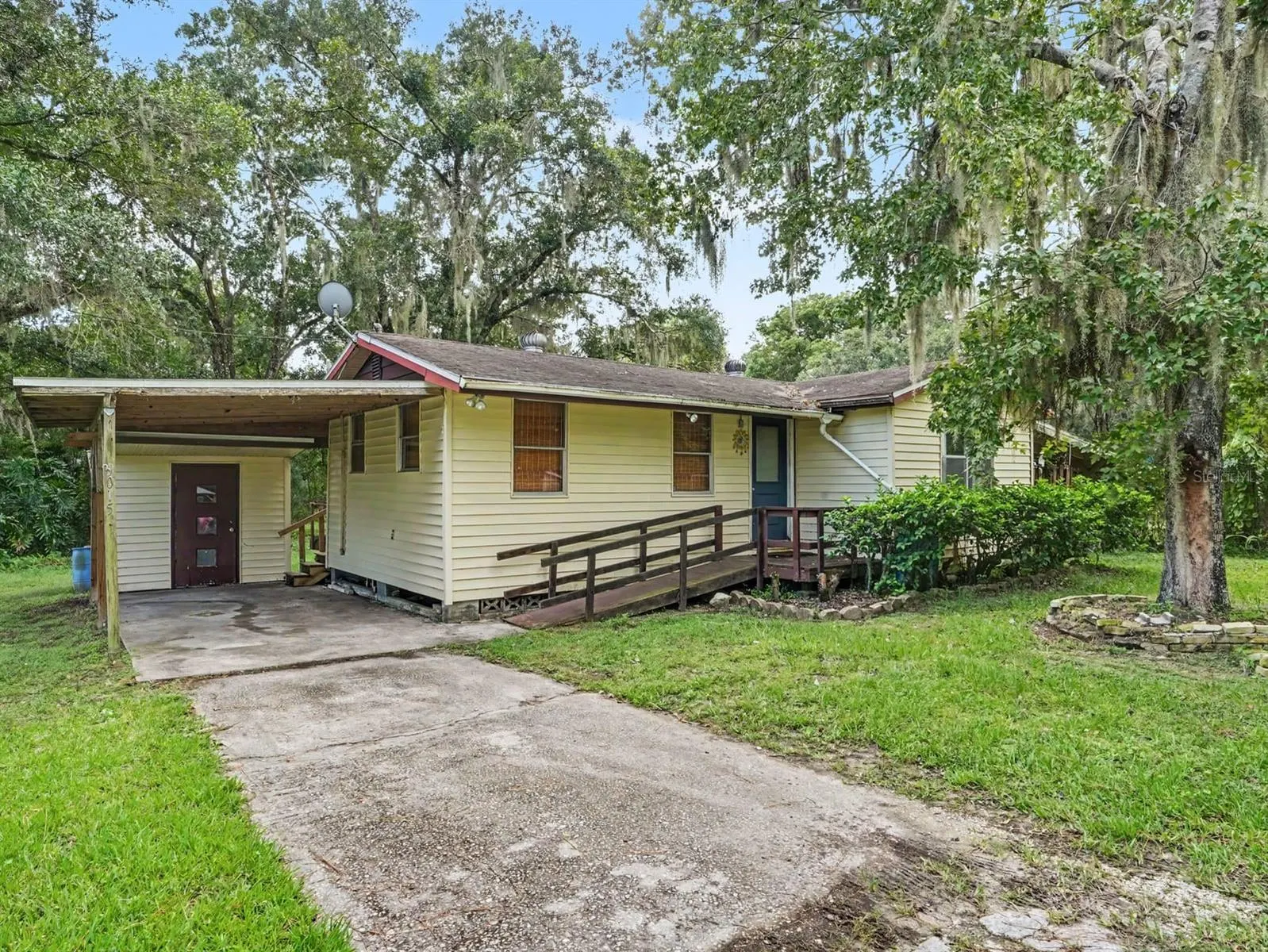 3015 STRAWBERRY LN