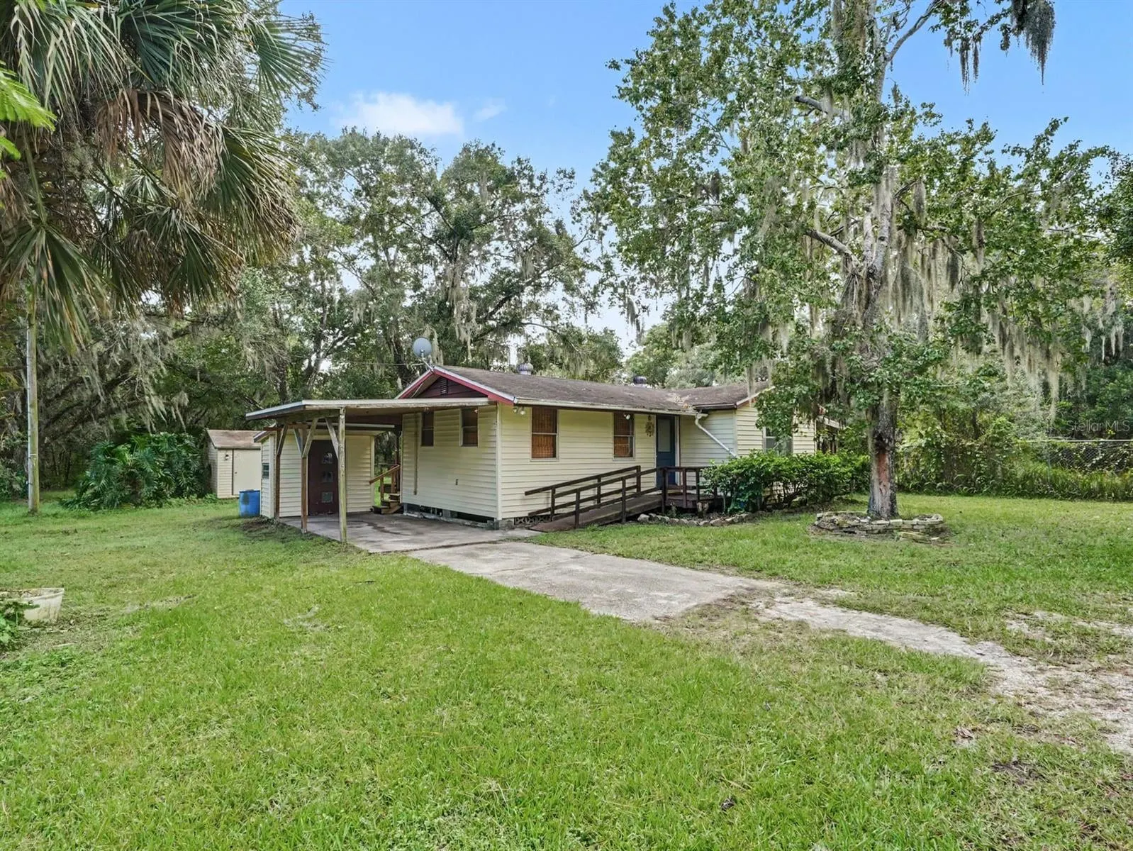 3015 STRAWBERRY LN