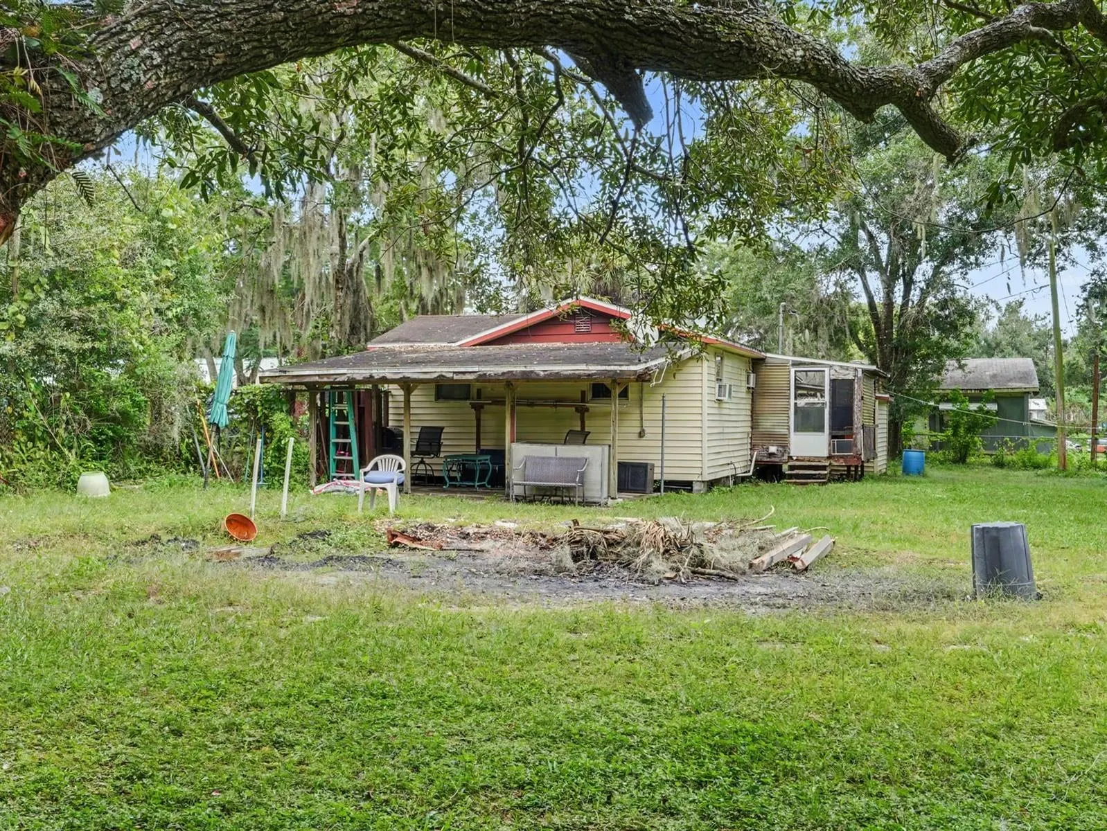 3015 STRAWBERRY LN