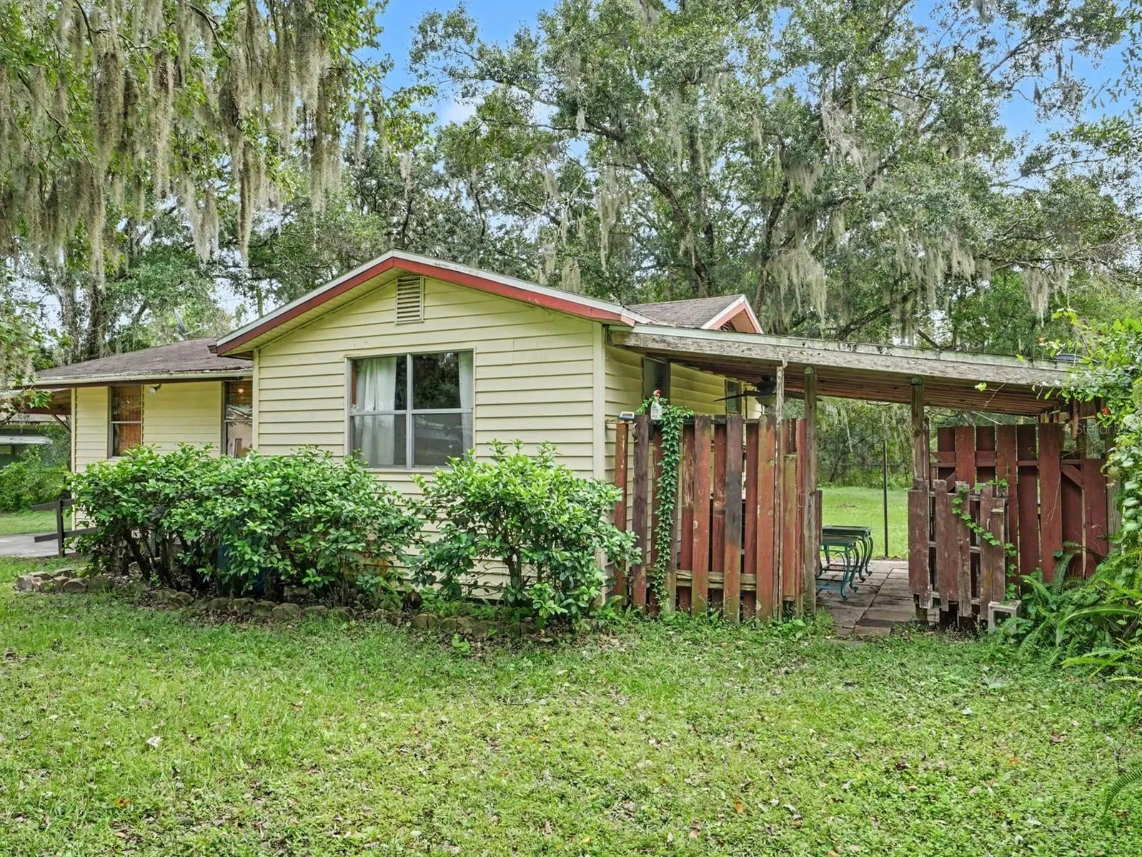3015 STRAWBERRY LN
