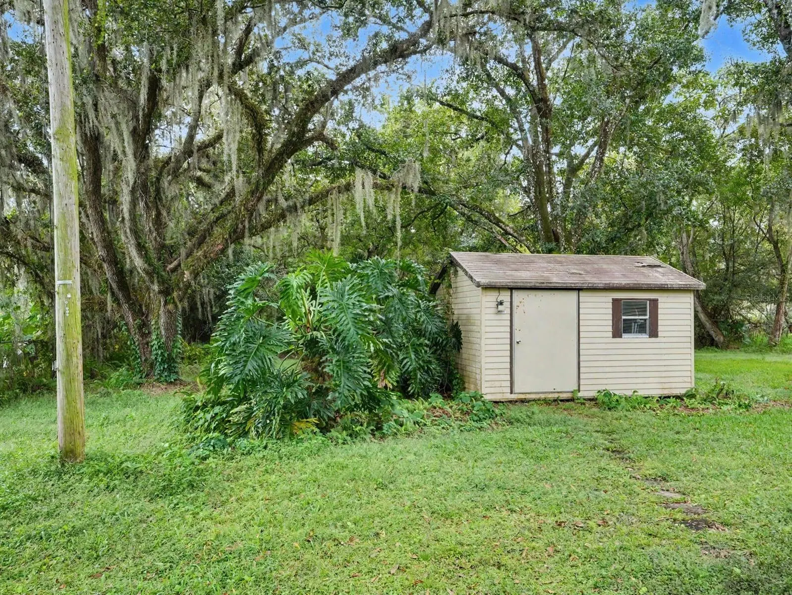 3015 STRAWBERRY LN