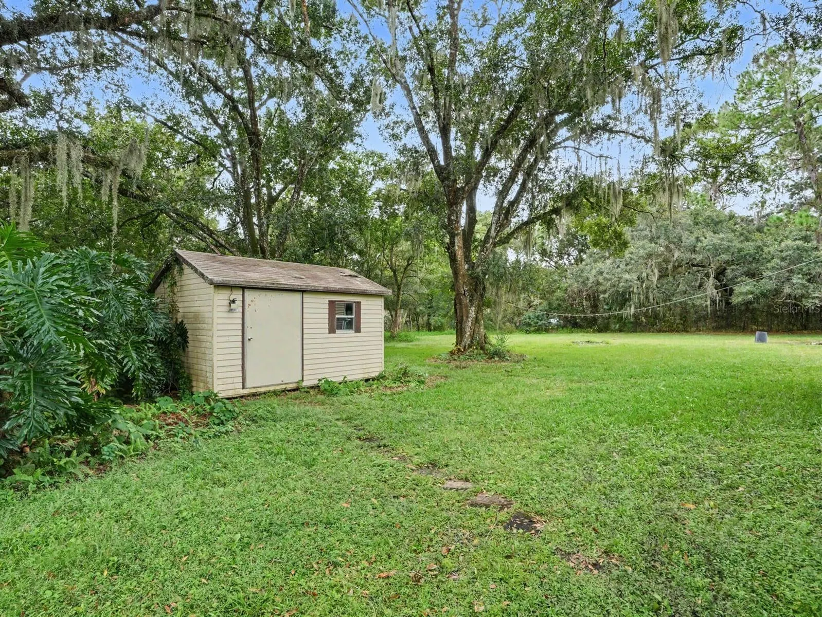 3015 STRAWBERRY LN