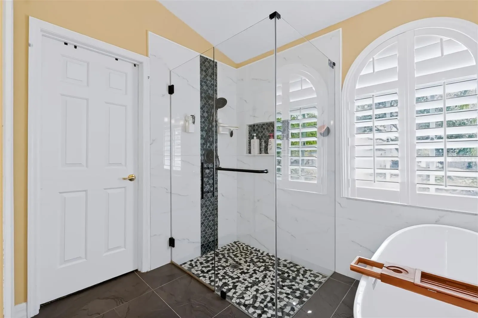 12541 LEATHERLEAF DR