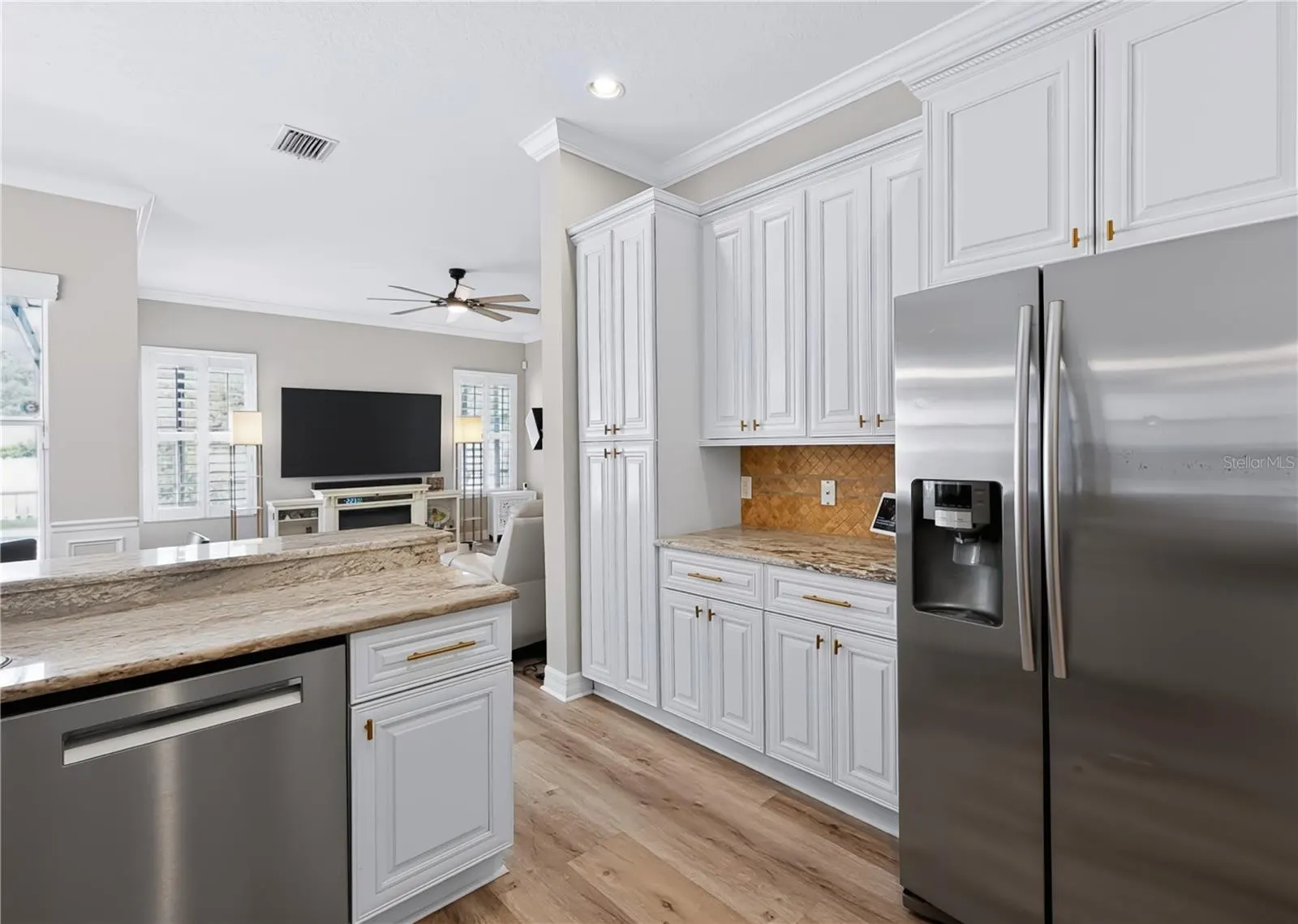 12541 LEATHERLEAF DR
