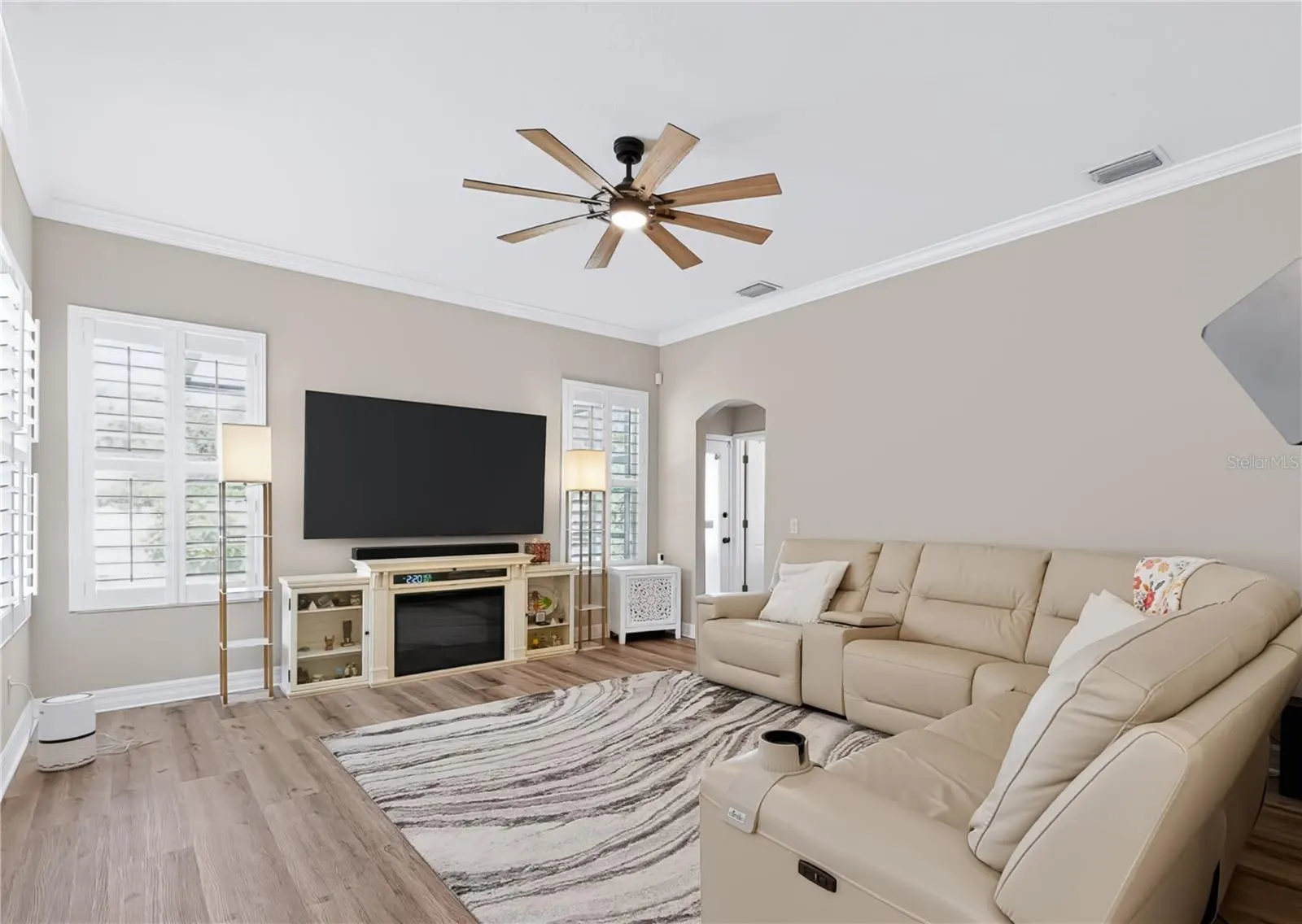 12541 LEATHERLEAF DR