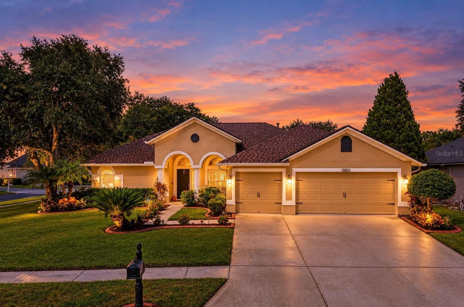 12541 LEATHERLEAF DR