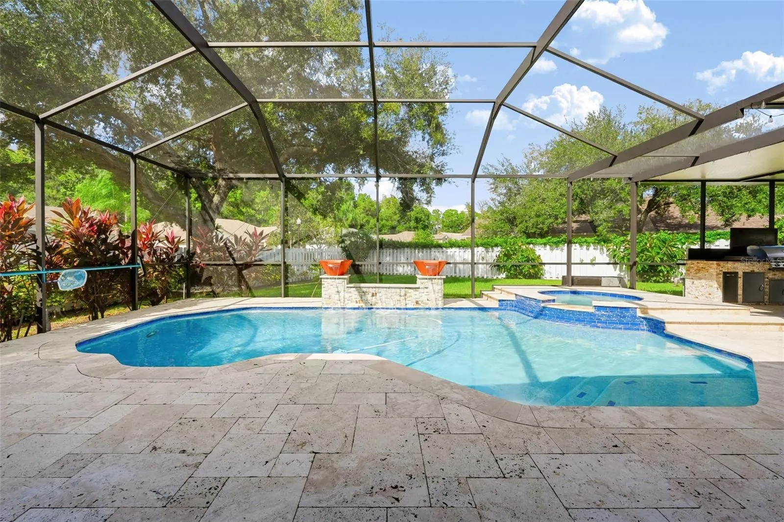 12541 LEATHERLEAF DR