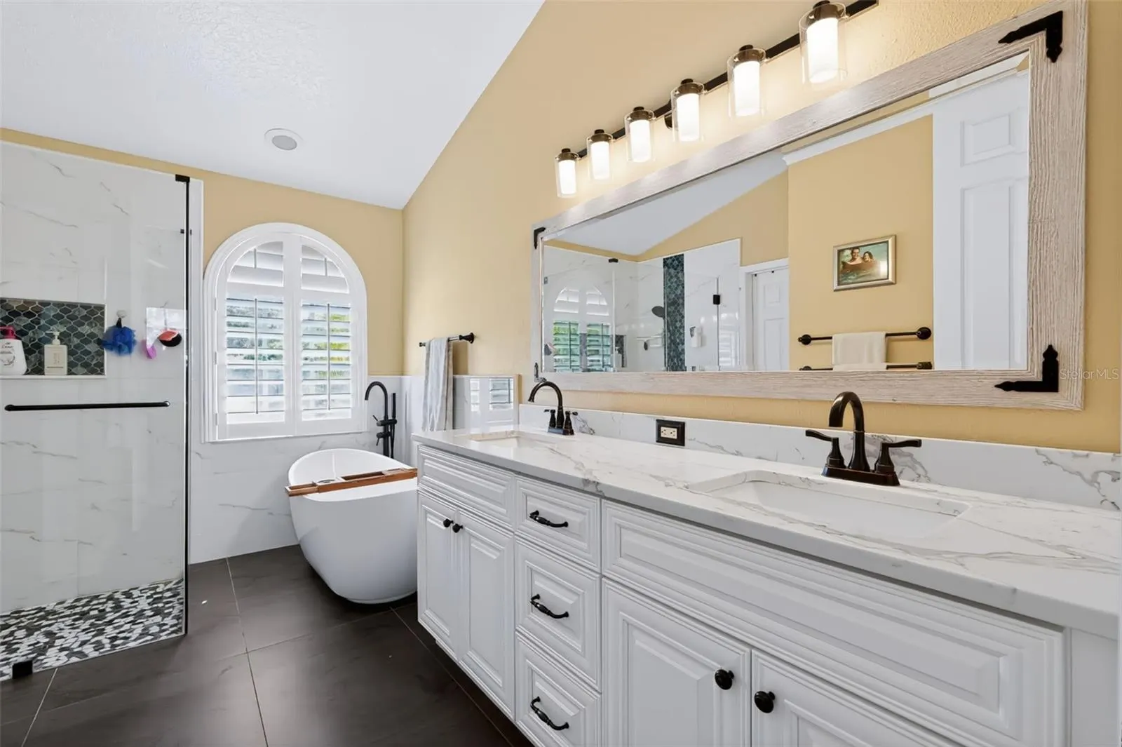 12541 LEATHERLEAF DR