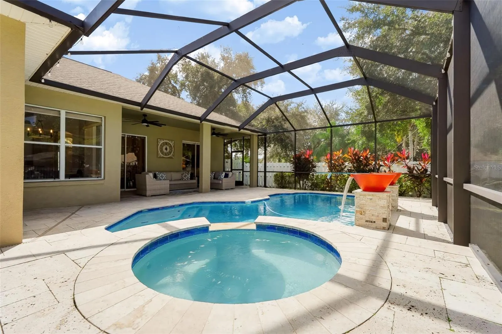 12541 LEATHERLEAF DR