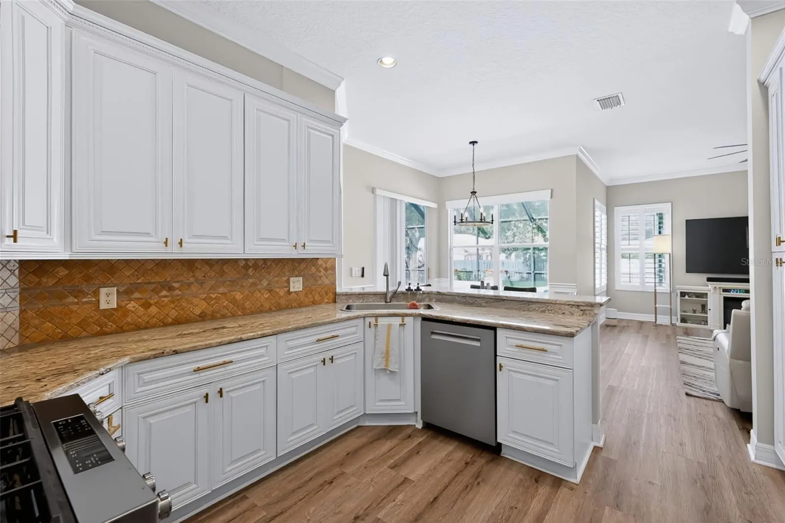 12541 LEATHERLEAF DR
