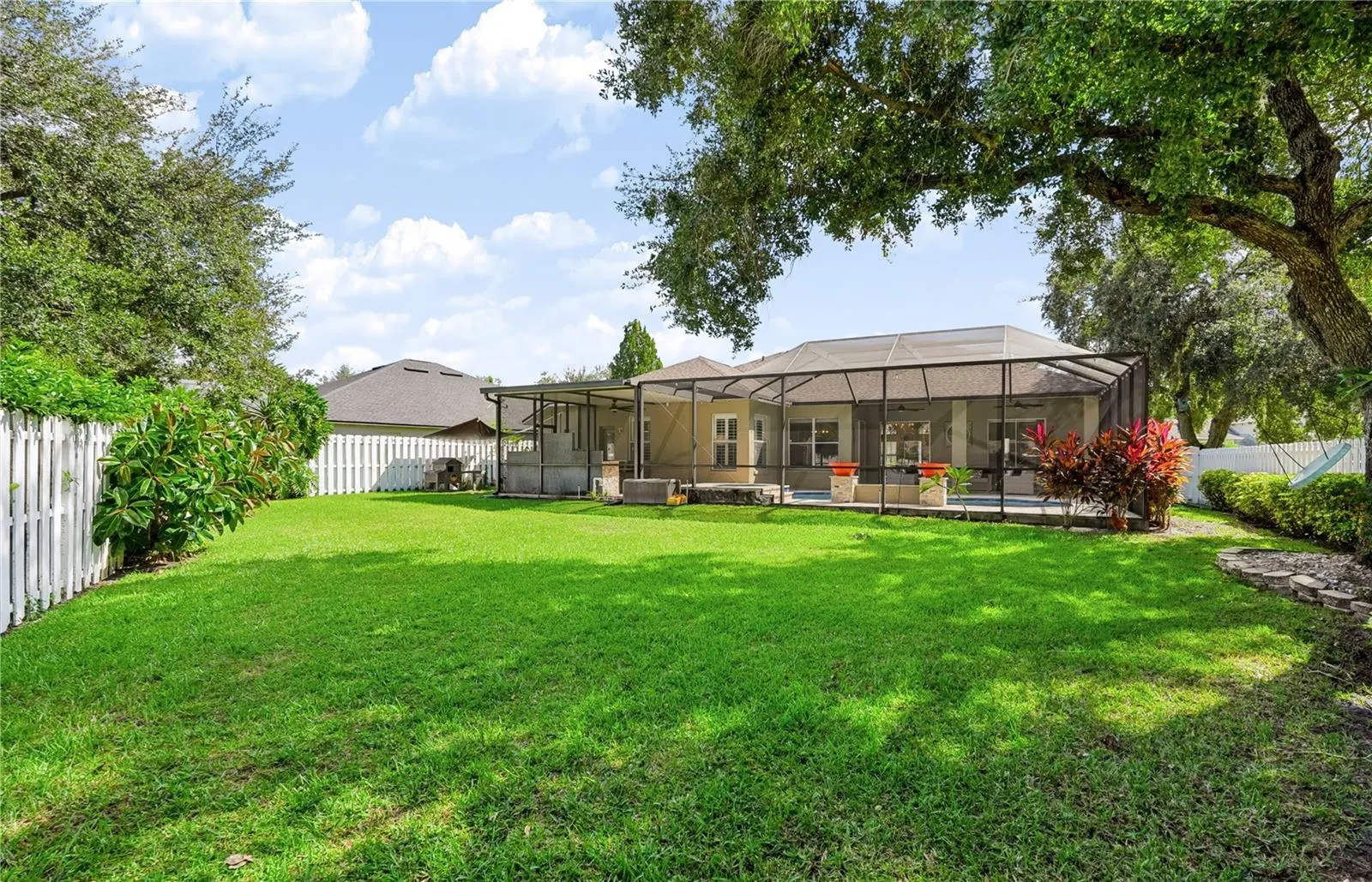 12541 LEATHERLEAF DR