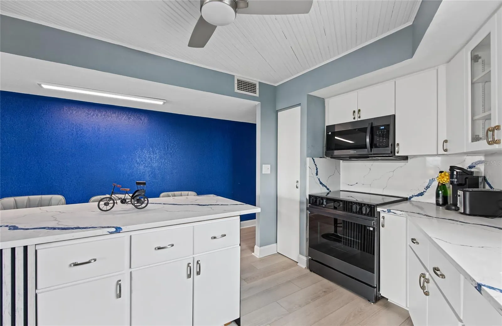 700 BEACH DR NE #701 #701