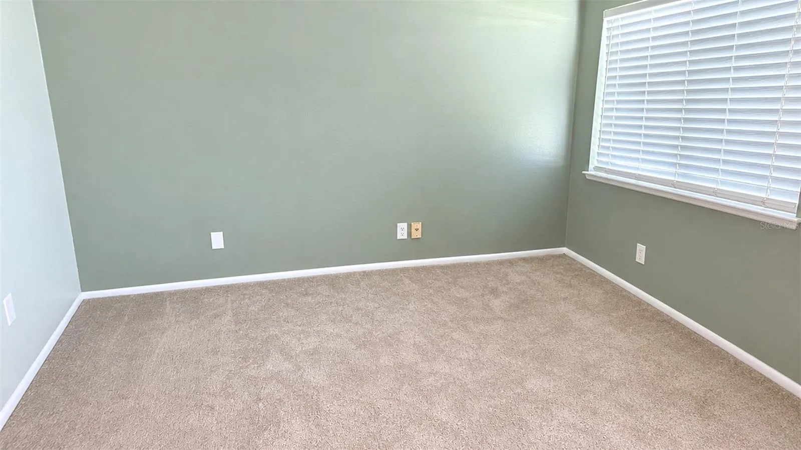 2657 ROXBURY CIR
